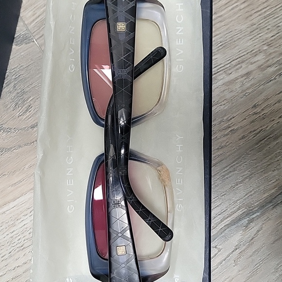 Vintage late 70's/Early 80's Givenchy Sunglasses, Navy - Picture 5 of 7